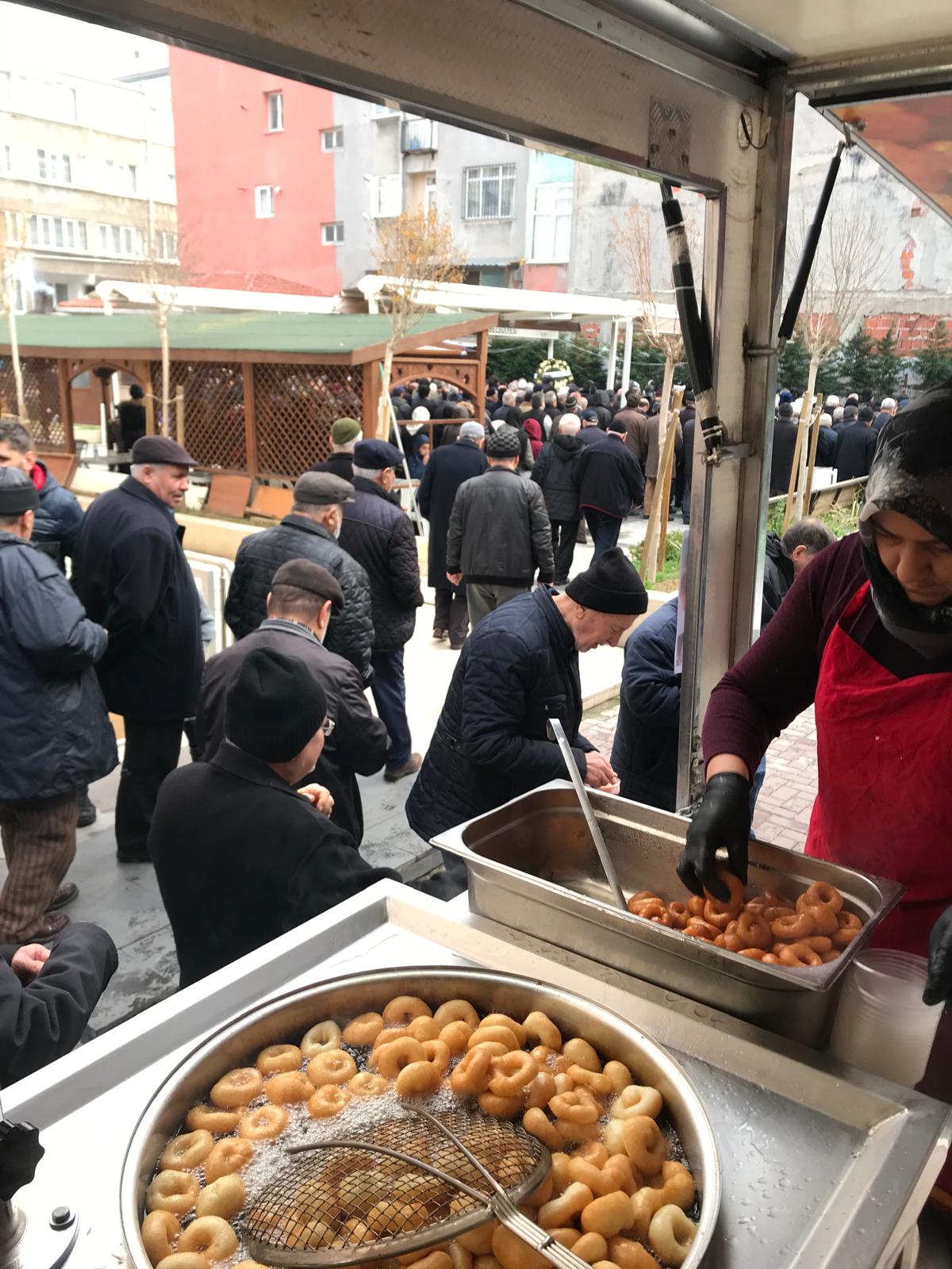 Cami Çıkışı Lokma İkramı - Ataşehir Hayır Lokması